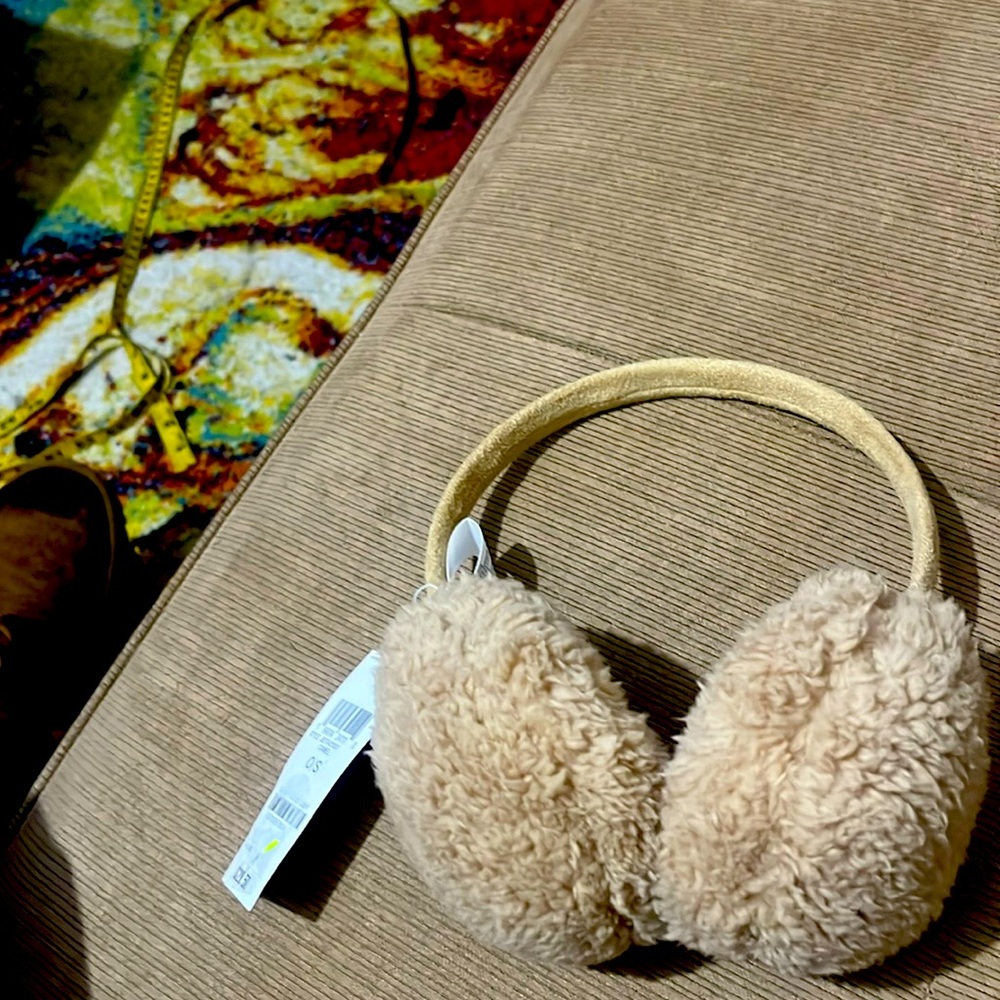 Jenni ear muffs as you can see in the pictures